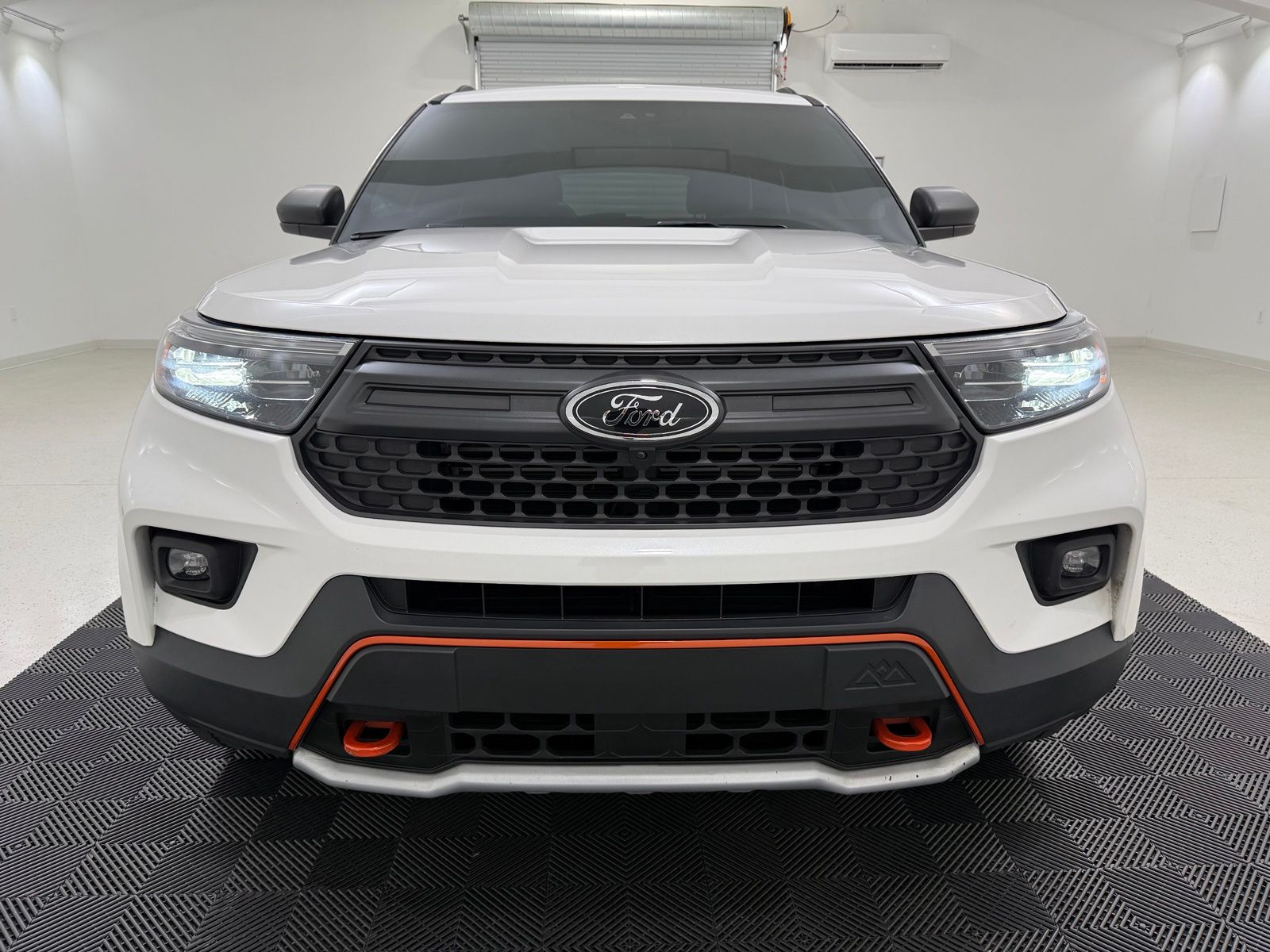 Used 2022 Ford Explorer - photo 2