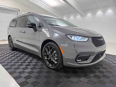 2025 Chrysler Pacifica FWD Minivan for sale #5930U - photo 1