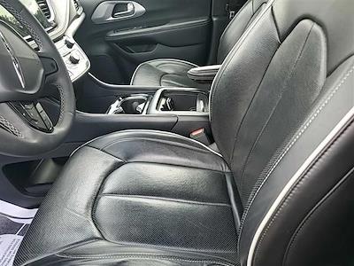 2025 Chrysler Pacifica FWD Minivan for sale #5930U - photo 2