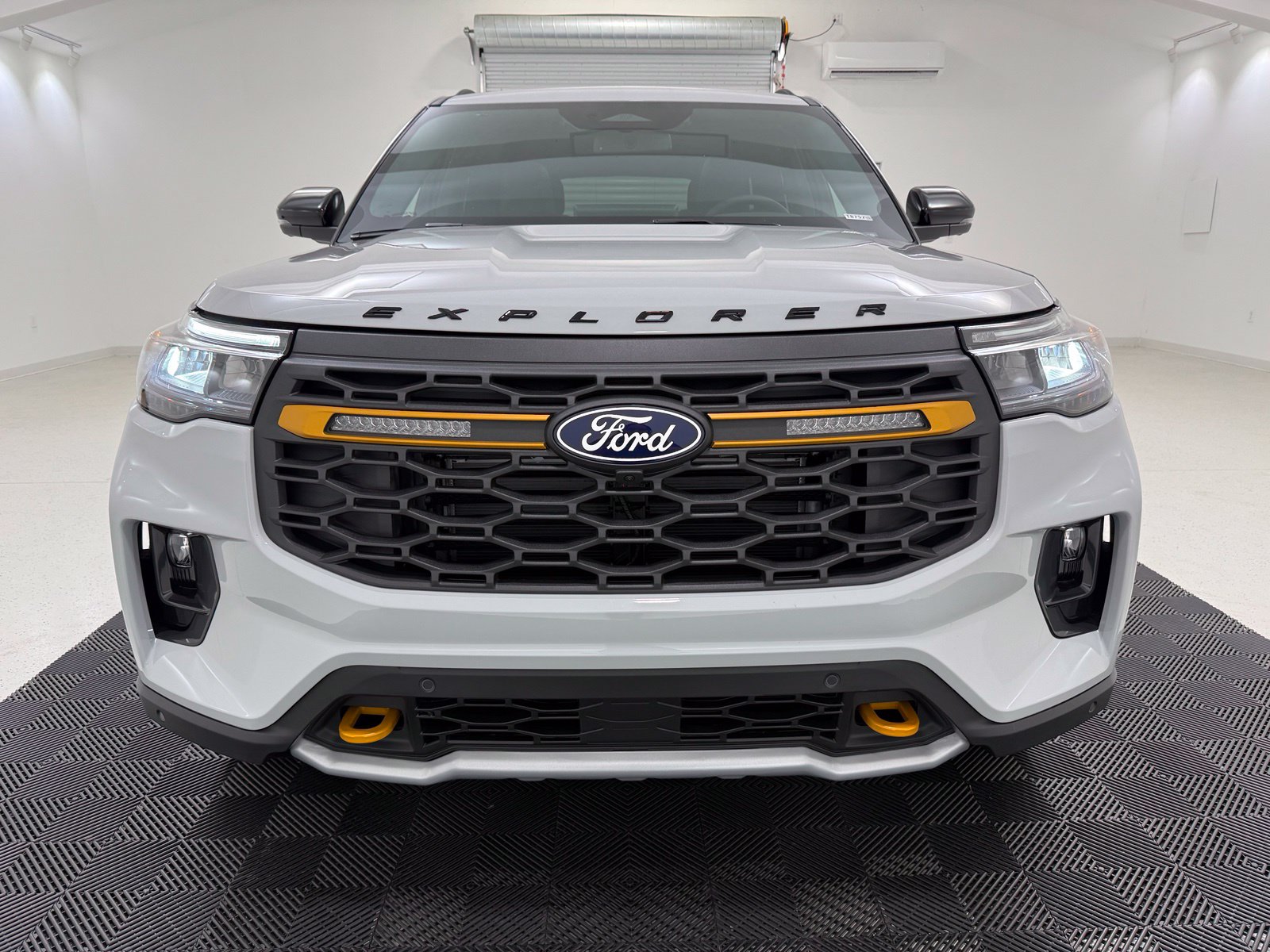 New 2027 Ford Explorer - photo 2