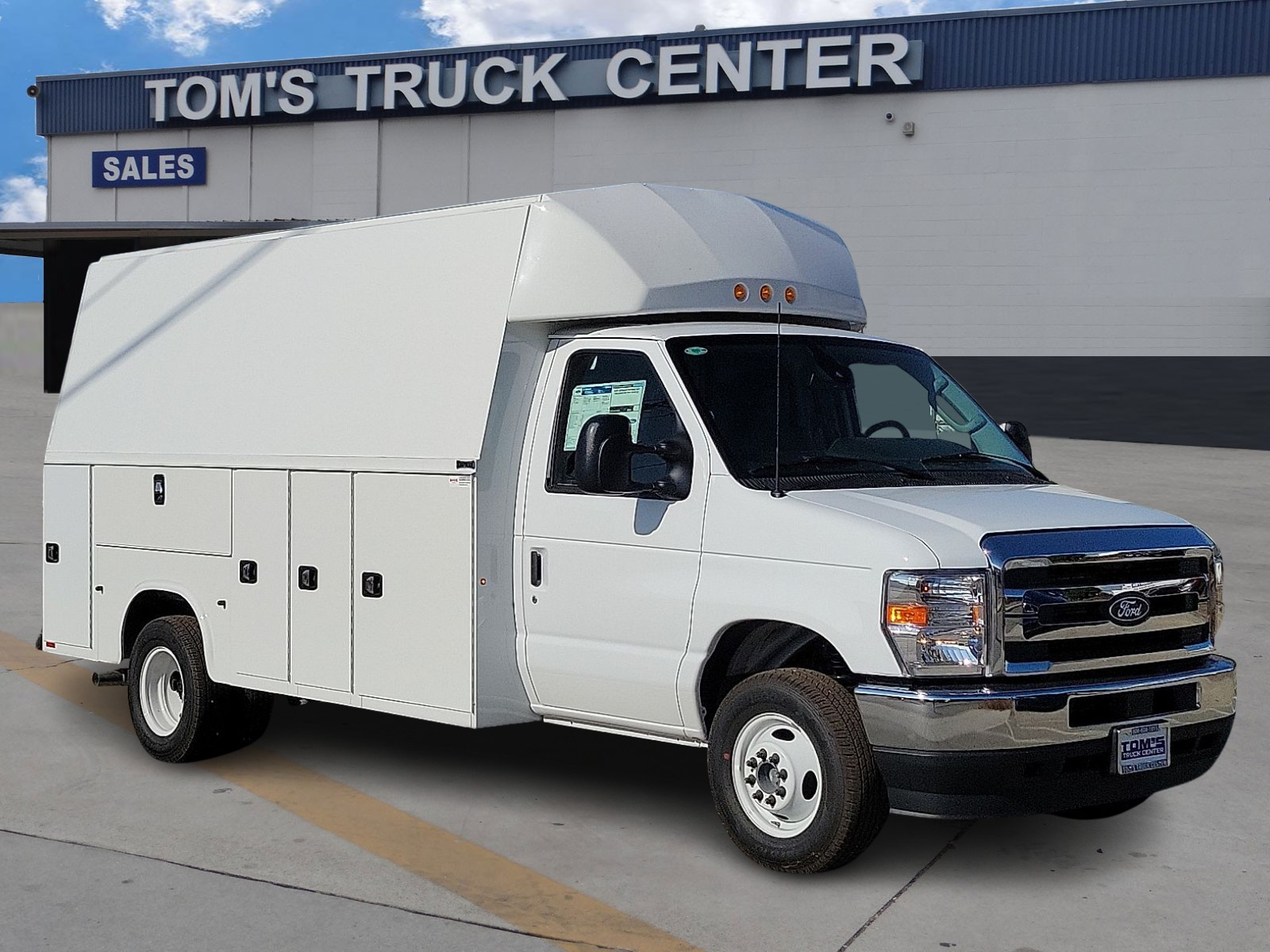 New 2026 Ford E-450 - photo 1