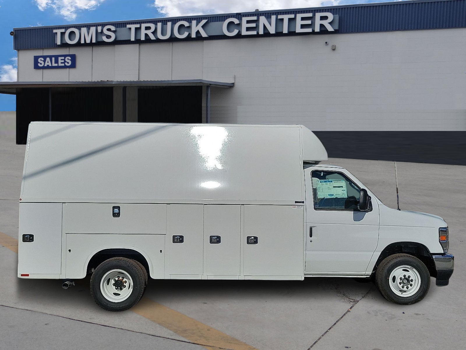 New 2026 Ford E-450 - photo 6