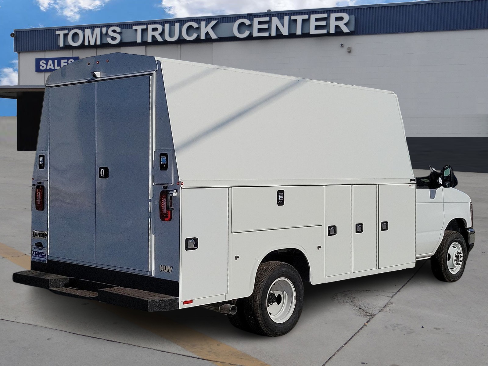 New 2026 Ford E-450 - photo 5