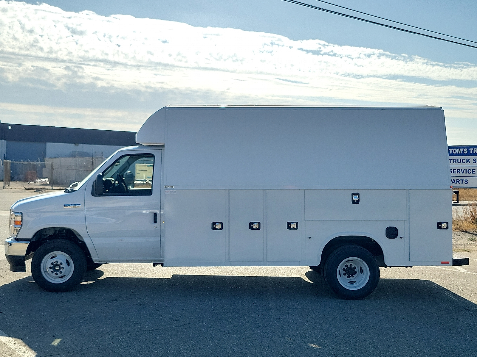 New 2026 Ford E-450 - photo 9