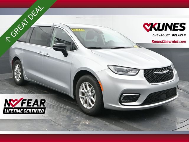 Used 2024 Chrysler Pacifica Touring L Minivan - photo 1