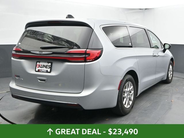 Used 2024 Chrysler Pacifica - photo 12