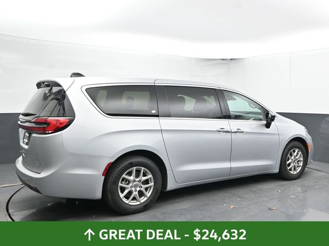 Used 2024 Chrysler Pacifica - photo 14