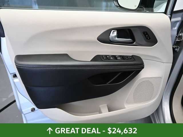 Used 2024 Chrysler Pacifica - photo 21