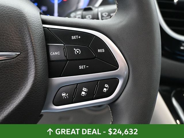 Used 2024 Chrysler Pacifica - photo 37