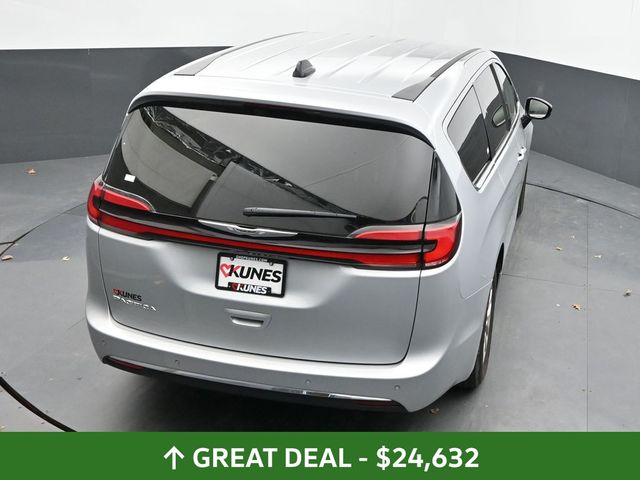 Used 2024 Chrysler Pacifica - photo 45