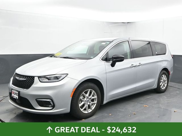 Used 2024 Chrysler Pacifica - photo 9
