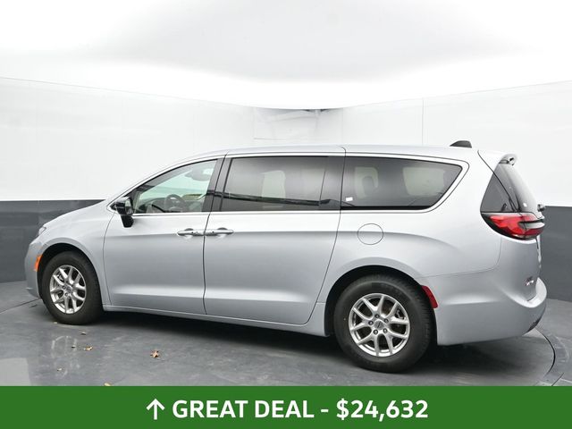 Used 2024 Chrysler Pacifica - photo 10