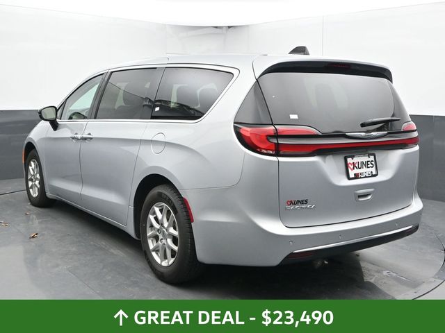 Used 2024 Chrysler Pacifica - photo 11