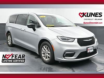Used 2024 Chrysler Pacifica - photo 1