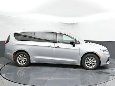 Used 2024 Chrysler Pacifica - photo 1