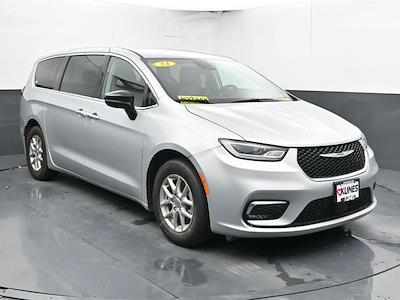 Used 2024 Chrysler Pacifica - photo 1