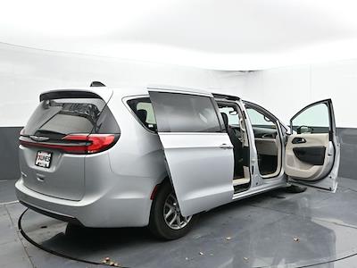 Used 2024 Chrysler Pacifica - photo 1