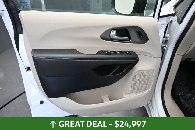 Used 2024 Chrysler Pacifica - photo 20