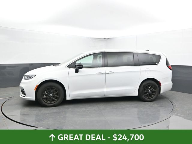 Used 2024 Chrysler Pacifica - photo 9