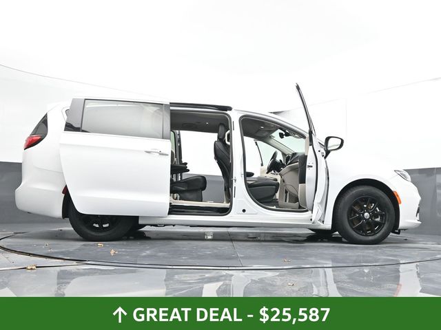 Used 2024 Chrysler Pacifica - photo 1