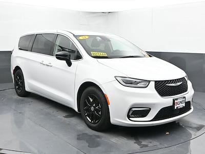 Used 2024 Chrysler Pacifica - photo 1