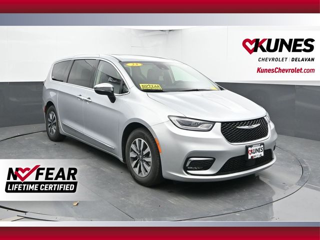 Used 2023 Chrysler Pacifica - photo 1