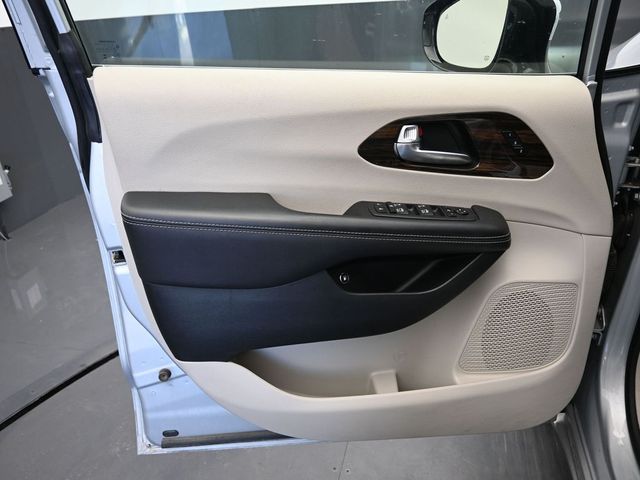Used 2023 Chrysler Pacifica - photo 21