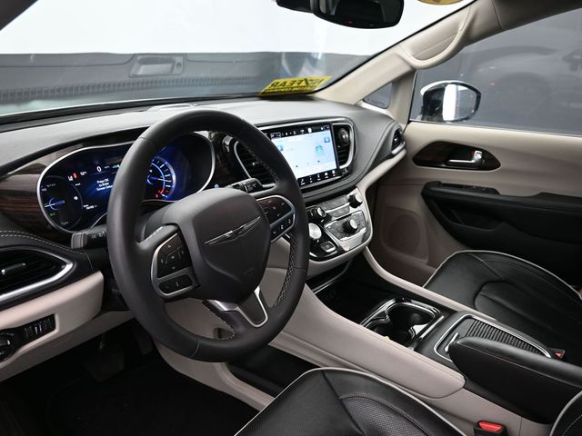 Used 2023 Chrysler Pacifica - photo 25