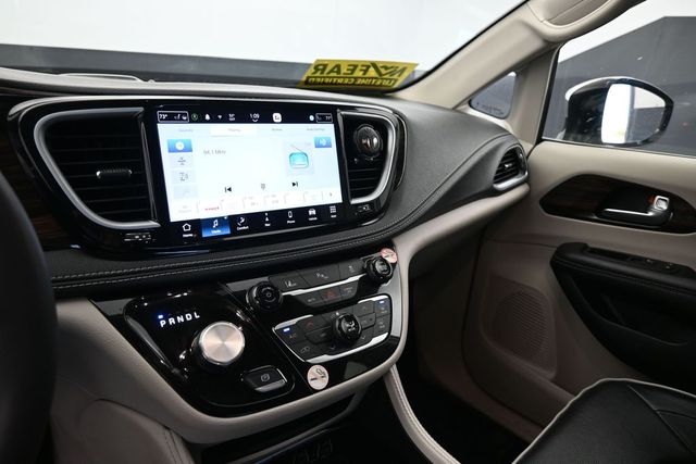 Used 2023 Chrysler Pacifica - photo 26
