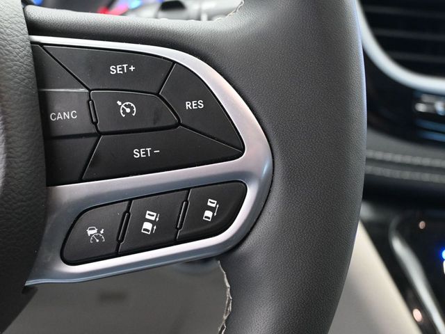 Used 2023 Chrysler Pacifica - photo 39