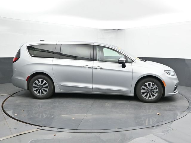 Used 2023 Chrysler Pacifica - photo 6