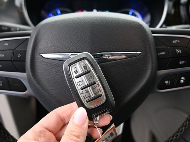 Used 2023 Chrysler Pacifica - photo 42
