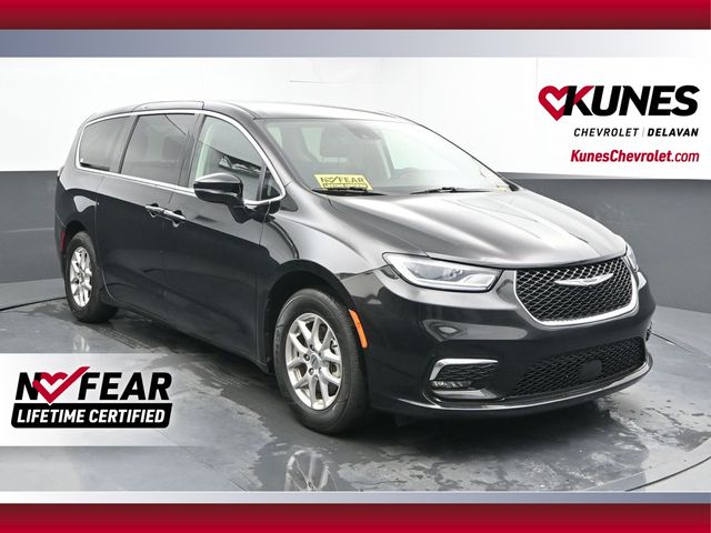 Used 2024 Chrysler Pacifica - photo 1
