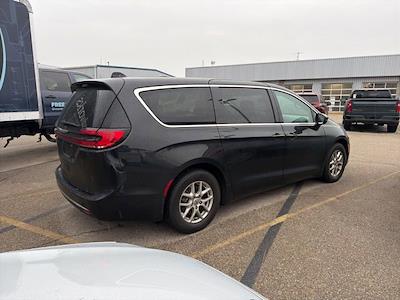 Used 2023 Chrysler Pacifica - photo 1
