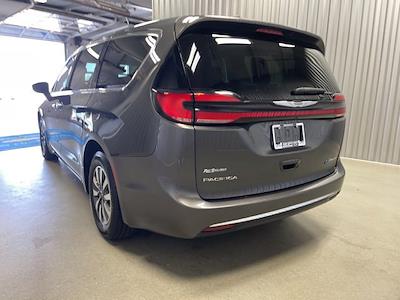 Used 2022 Chrysler Pacifica Hybrid Touring L Minivan for sale #P11090 - photo 2