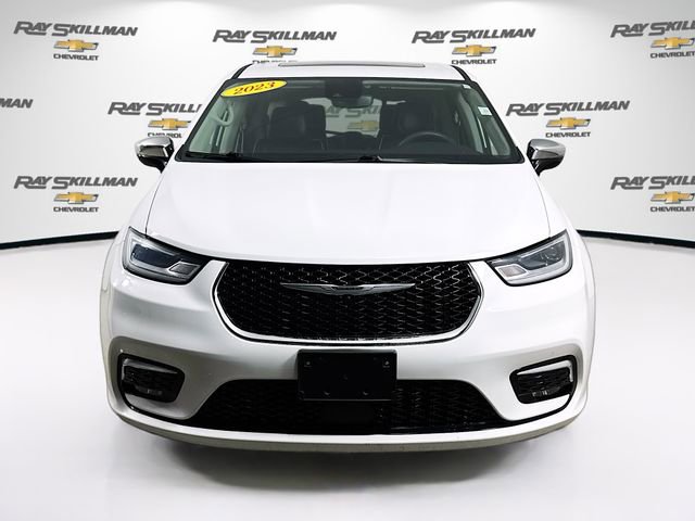 Used 2023 Chrysler Pacifica Hybrid Limited Minivan - photo 2