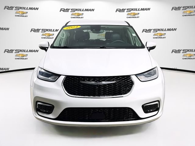 Used 2023 Chrysler Pacifica - photo 2