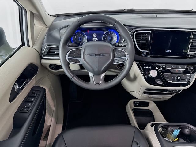 Used 2023 Chrysler Pacifica - photo 18