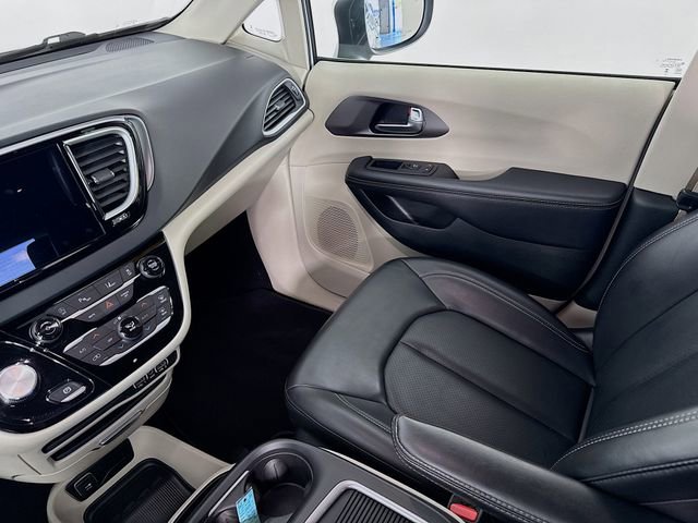 Used 2023 Chrysler Pacifica - photo 19