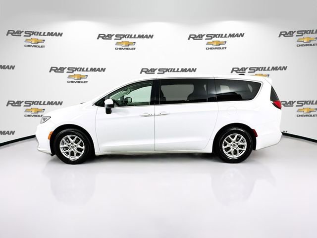 Used 2023 Chrysler Pacifica - photo 6