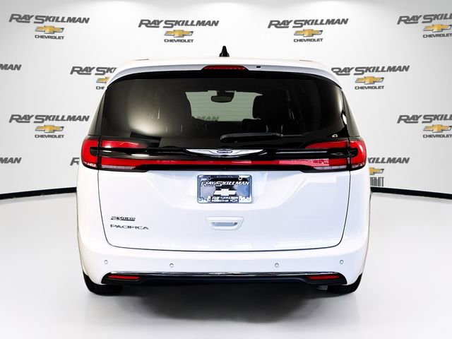 Used 2023 Chrysler Pacifica - photo 8