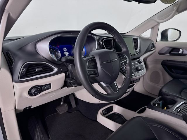 Used 2023 Chrysler Pacifica - photo 5