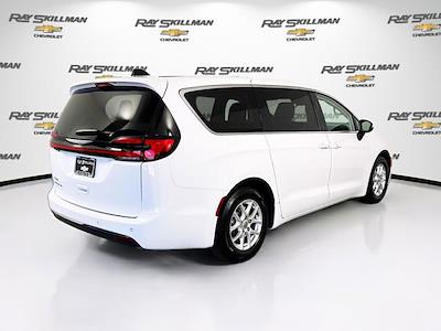 2023 Chrysler Pacifica FWD Minivan for sale #P11458 - photo 2