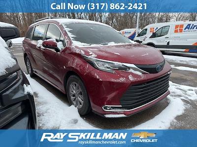 Used 2022 Toyota Sienna - photo 1