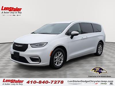 Used 2023 Chrysler Pacifica - photo 1