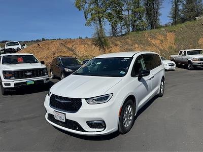 Used 2024 Chrysler Pacifica - photo 1