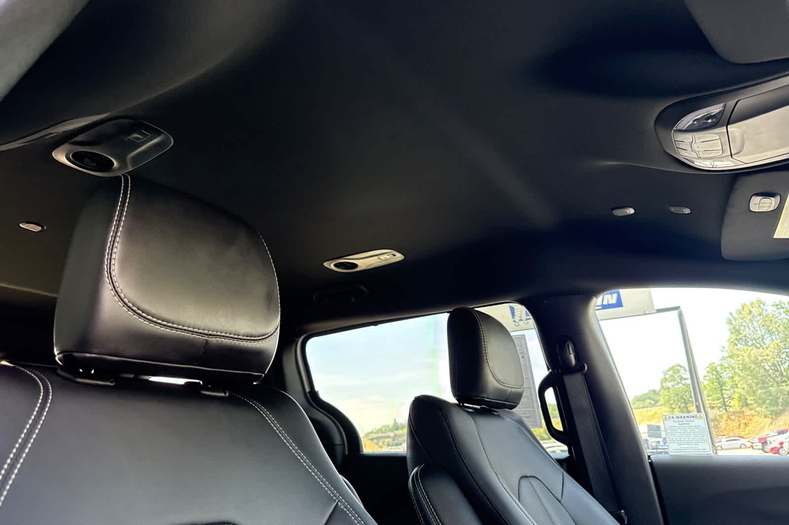 Used 2025 Chrysler Pacifica - photo 9