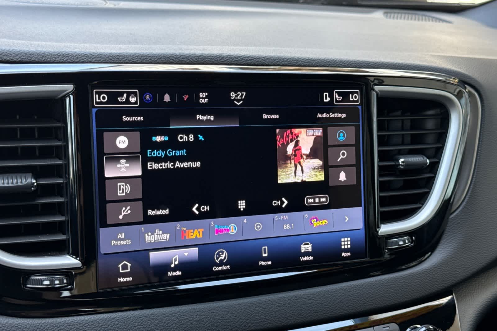 Used 2025 Chrysler Pacifica - photo 11