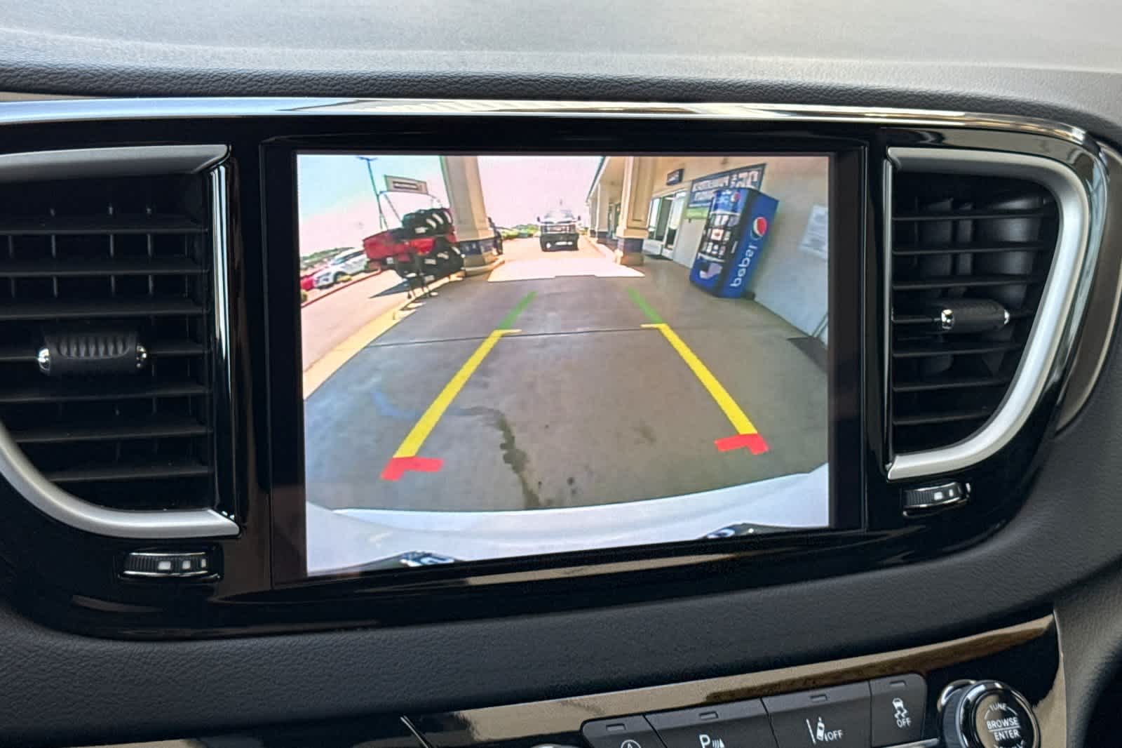 Used 2025 Chrysler Pacifica - photo 12