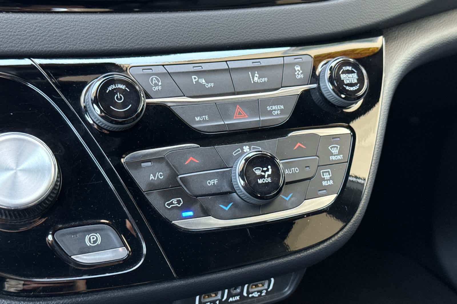Used 2025 Chrysler Pacifica - photo 13